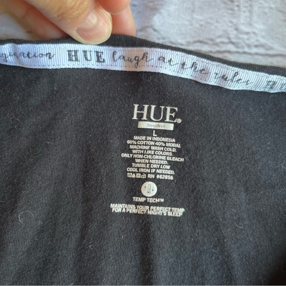 HUE Sleep Well Temp Tech T-shirt Large Womens Black V-neck - Picture 3 of 7